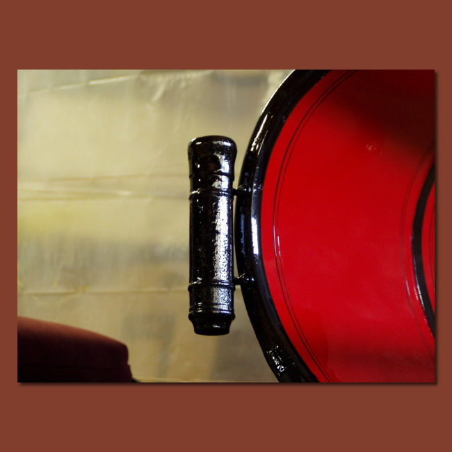 whip holder with front pinstipes